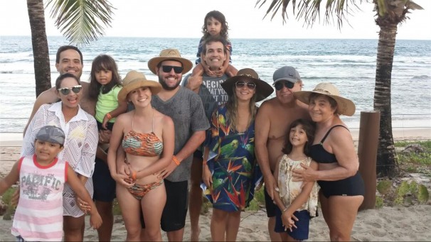 E aproveitando as merecidas férias, a família Monteiro Amaral está desfrutando as belezas naturais do litoral pernambucano. O Resort Summerville em Porto de Galinhas foi escolhido a dedo para os dias de descanso com muita diversão e tranquilidade. Aproveitem bastante, pois vocês realmente merecem. 
