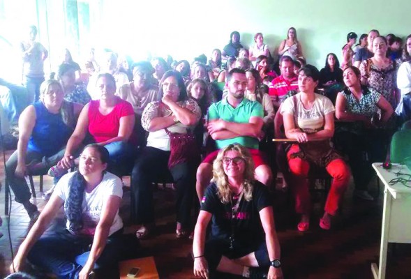 - Durante a reunião, os profissionais foram orientados quanto à utilização do sistema online para preenchimento das vagas