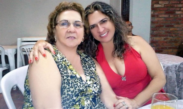 Sonilda Fernandes Braz e sua filha Sueli Maria de Oliveira ambas aniversariantes do dia 15. 
