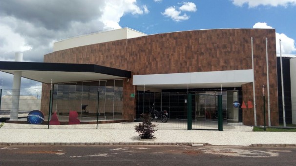 A construção da sede própria durou aproximadamente um ano