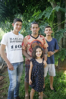 Alexandre Magno Ribeiro Pinto aniversariante do dia 3, com os filhos Pedro, Júlia e José Eurípedes 