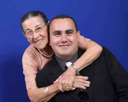 Erik da Silva Fernandes aniversariante de ontem, com a avó Helena Borges Fernandes 