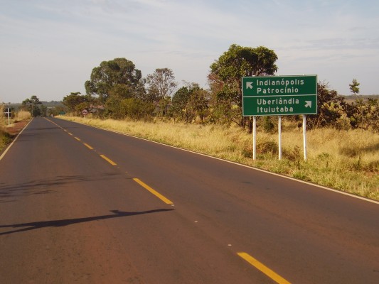 Ataque aconteceu na altura do km 34, próximo ao entroncamento com a BR-365 