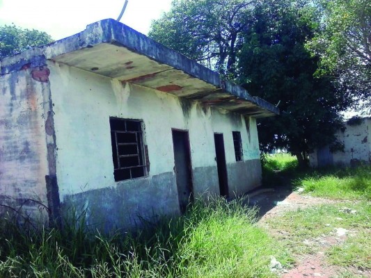 Campo abandonado gera insatisfação de moradores no Miranda