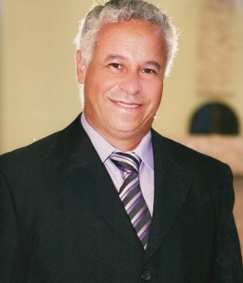 “Sou totalmente a favor do corte de recurso para o Carnaval. Vamos destinar essa verba para a saúde e educação que ganhamos mais. Quem deseja festejar que escolha um clube.” Gilberto Feliciano, escritor. 
