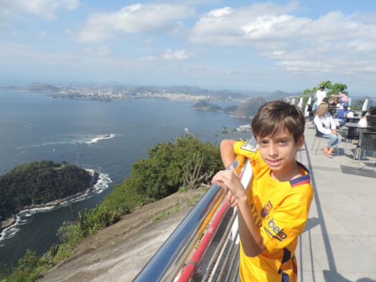 Marcelo Montes M. de Campos, aniversariante do dia 8, filho de João Gualberto Gonçalves de Campos e Anita. Foto tirada no Pão de Açúcar, Rio de Janeiro