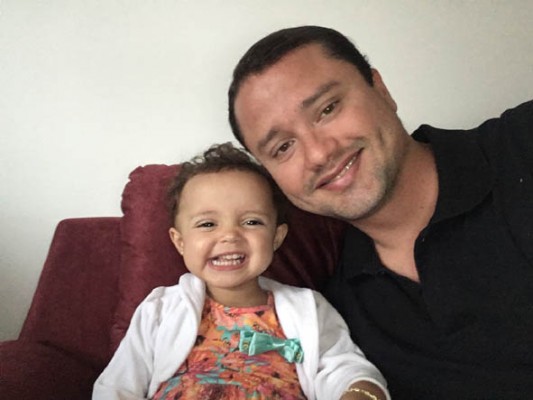 Marcelo de Medeiros e Ferreira, aniversariante do dia 5, ao lado da sobrinha Manu 