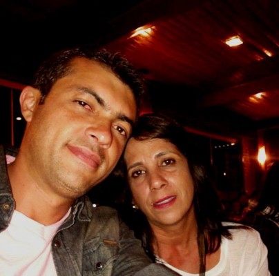 Marcelo Rodrigues de Souza, aniversariante do dia 21, ao lado de sua esposa Raquel 