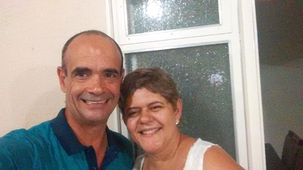 Marcus Vinicius de Melo, aniversariante do dia 8, ao lado da esposa Márcia Cristina 