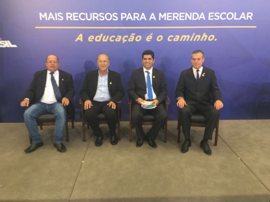 Prefeito  Marcos Coelho se reuniu com deputados federais em busca de apoio e recursos financeiros 