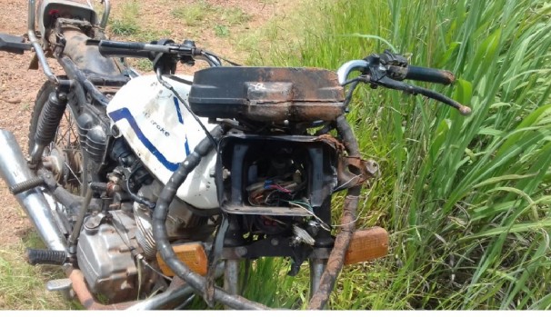 Veículo ficou bastante danificado no acidente