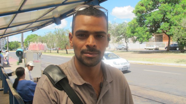 “É uma falta de respeito com os araguarinos que utilizam o transporte, pois, nem mesmo avisam que vão paralisar. Os compromissos da população não param com esta greve, o que acaba gerando transtorno para a comunidade.” Ruan Carlos Almeida, autônomo.