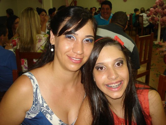 Selma Aparecida Nascimento M. Braga, aniversariante do dia 3 com a filha Larissa Martins Braga-