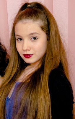 Os avós José Luiz Barbosa e Marlene Maria Alves Barbosa parabenizam a neta Yslah Bianca Alves B. Curtt, aniversariante do dia 01/02