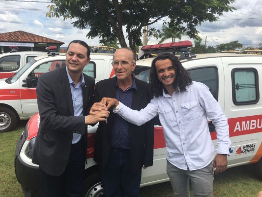 Município foi contemplado com veículos que irão melhorar serviços de Saúde e Educação