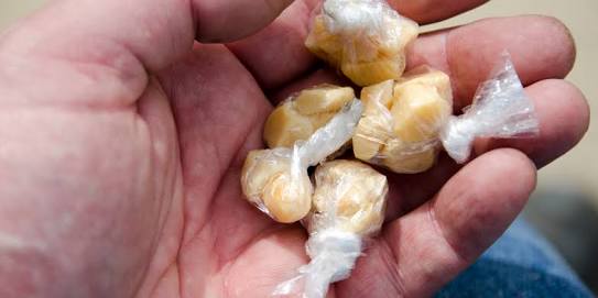 Durante as ocorrências foram apreendidas 70 pedras de substâncias semelhantes ao crack