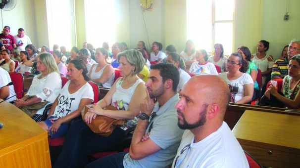 Representantes do Executivo, Legislativo e de servidores da saúde estiveram presentes 