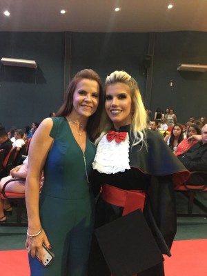 Monica e Luiza na colação de grau