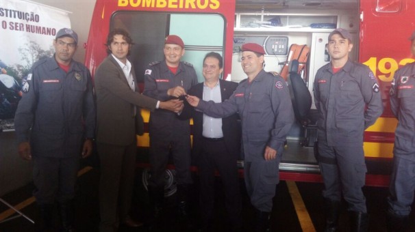 Entrega simbólica das chaves da viatura ocorreu na sede da corporação