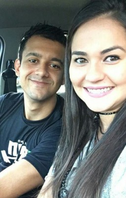 Amanda Filbida, aniversariante de hoje, com o namorado Lauro