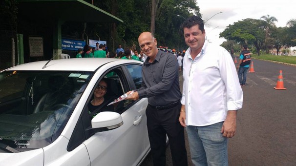 Nesta quarta-feira foi promovida uma blitz educativa com a presença de alunos de Araguari 