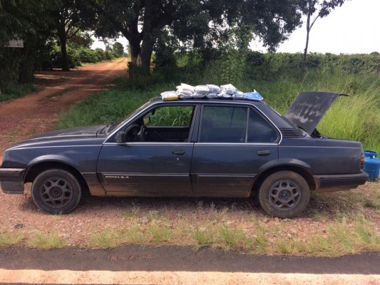 Produtos apreendidos junto com o automóvel que seguia para Goiás