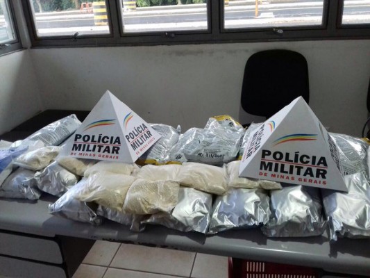 Polícia Militar Rodoviária flagra defensivos agrícolas irregulares e prende dois em Araguari