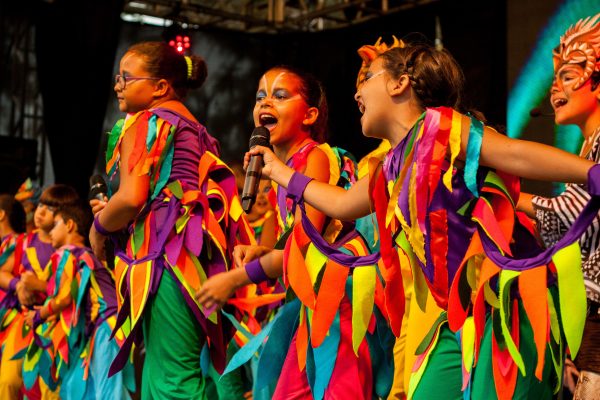 O endereço da Escola de Artes e Cultura da EMCANTAR Companhia Cultural é rua Olímpio dos Santos, 185 – Centro. 