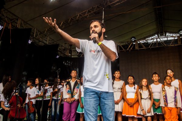 Cia Cultural EMCANTAR celebra 20 anos