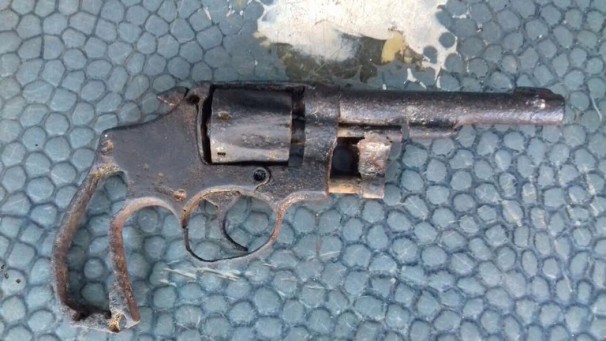 Revólver apreendido com o menor de idade