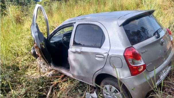 Toyota saiu da pista ao desviar de animal na pista