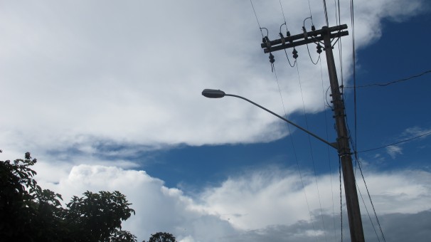 Licitação prevendo prestação de serviço de manutenção da iluminação pública está suspensa