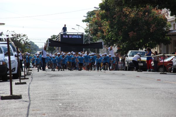 Primeira “Corridinha da Água” contou com a participação de alunos de várias escolas da rede municipal