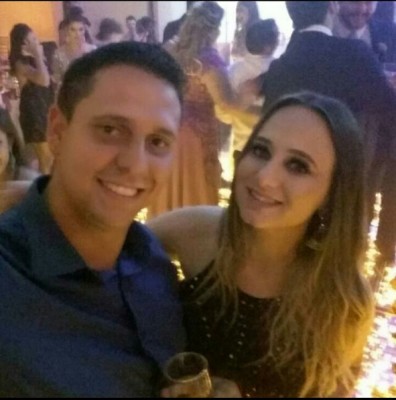 Roberto Pedroso Filho, aniversariante do dia 1º, ao lado da noiva Mariana Froner