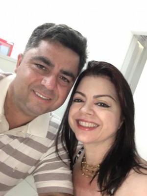 Vanda Oliveira dia 5 ao lado do marido Alex