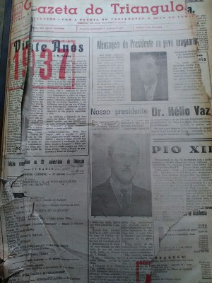ANOS 50 – O aniversário de 20 anos da Gazeta foi o destaque da capa na edição do dia 7 de março de 1957. Artigos de opinião com homenagens estampavam a capa, dentre eles, um merece total destaque. Ninguém menos que o presidente do país, Juscelino Kubitschek, destaca a importância deste impresso de terras araguarinas.