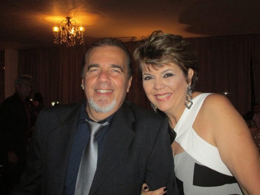 Claudio Ferreira Arantes Junior aniversariante do dia 12, com a esposa Teresa Cristina 