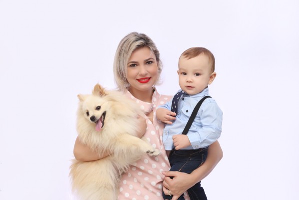Cumprimentos especiais ao pequeno Enrico Rocha Pacheco, pois ontem ele assoprou sua 1ª velinha estendidos à mamãe Samantha Pacheco, aniversariante de hoje. Todos recebem o carinho do pai e marido Leonardo Rocha de Faria  e do fiel companheiro Chico 