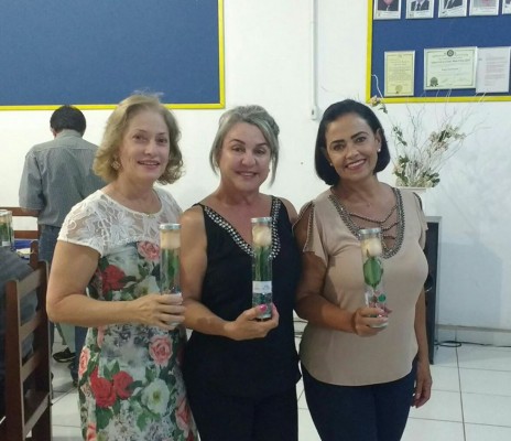 Celebrando data dedicada à mulher as dondocas Rebeca Viana, Luzia Antonietti e Aninha Goulart Um brinde!