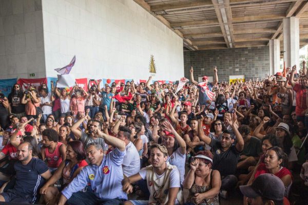 Professores estão aderindo à paralisação por direitos adquiridos pelos cidadãos 