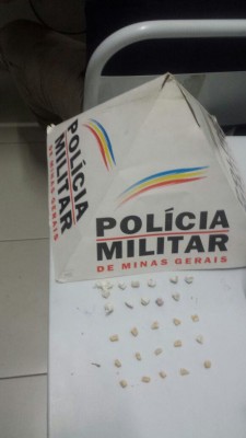 Militares recolheram 26 pedras de substância semelhante ao crack