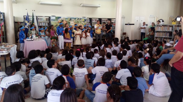 Alunos do CAIC promovem apresentação teatral durante o evento