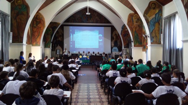 O curso é dividido em 15 módulos semanais e possui cerca de 40 horas de duração