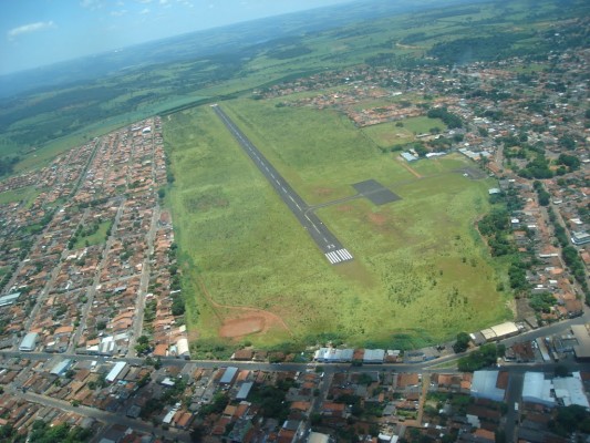 Secretaria notifica moradores e comerciantes visando evitar interdição do Aeroporto