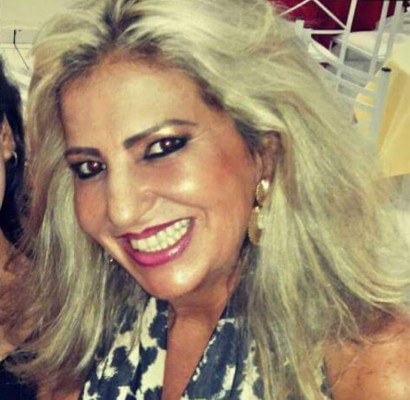 Aparecida Carrijo Felício, aniversariante do dia 17, receba os parabéns de Maria Joaquina Felício, Sebastião Felício Filho, seu esposo, filhos e neta