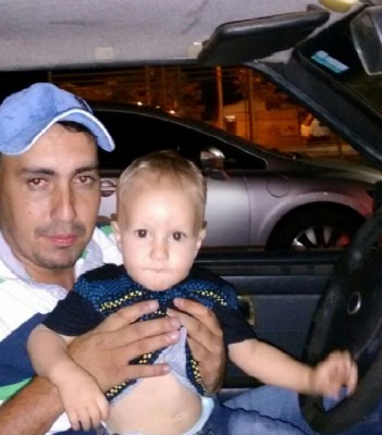 Carlos Renato Godoi Reis, dia 16, ao lado do filho João Miguel