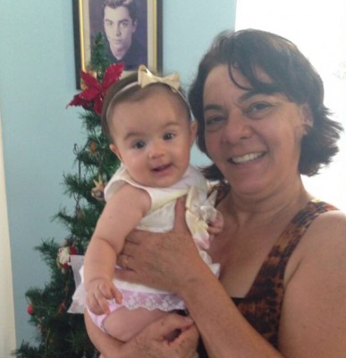 Corina Maria Brandão Alves aniversariante do dia 24, com a netinha Amanda Arpone Alves