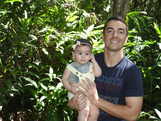 Daniel Brandão Alves, aniversariante do dia 30 com a filha Amanda Arpone Alves