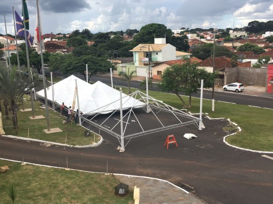 Estrutura do evento está sendo montada 