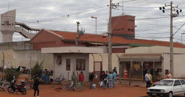 Homem estava numa cela com outros 17 presos